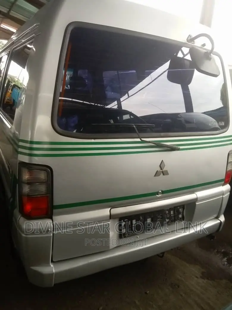 Mitsubishi L300 2005 Grey
