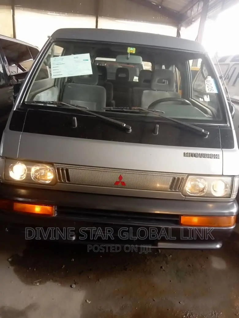 Mitsubishi L300 2005 Grey