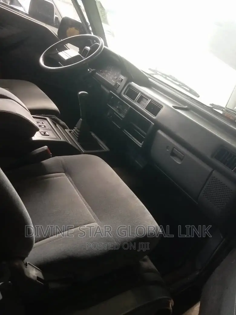 Mitsubishi L300 2005 Grey