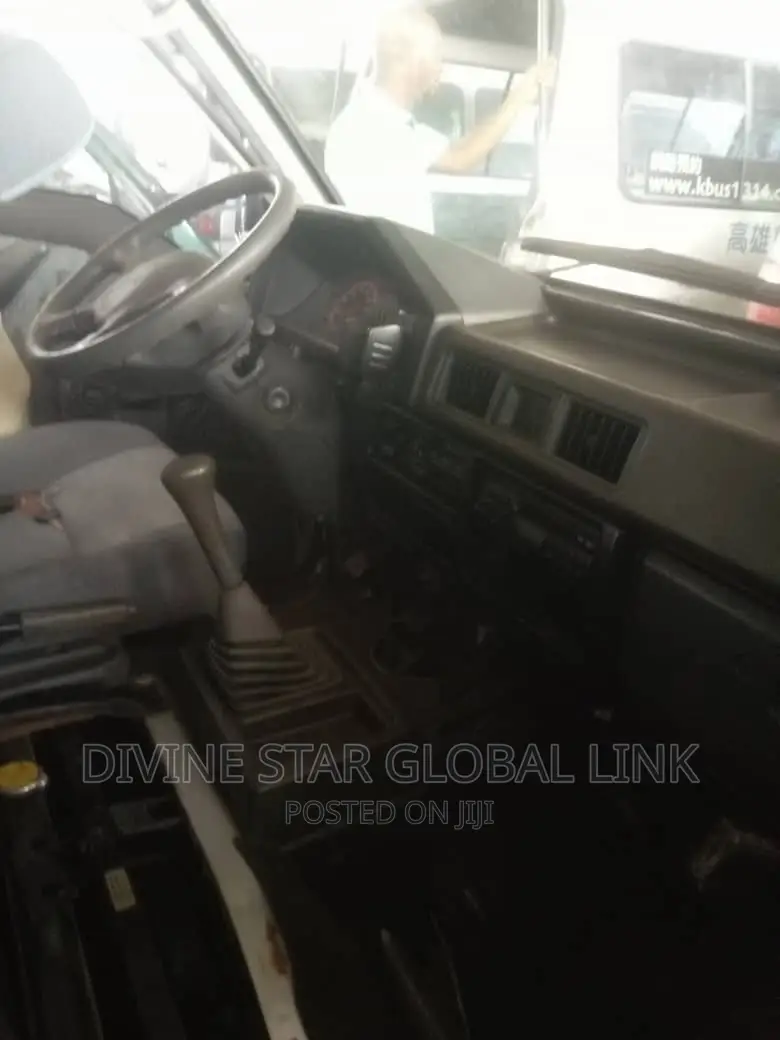 Mitsubishi L300 2005 Silver