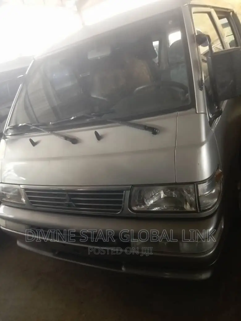 Mitsubishi L300 2005 Silver