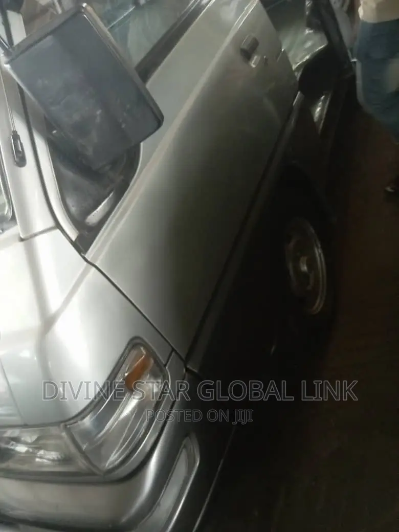 Mitsubishi L300 2005 Silver