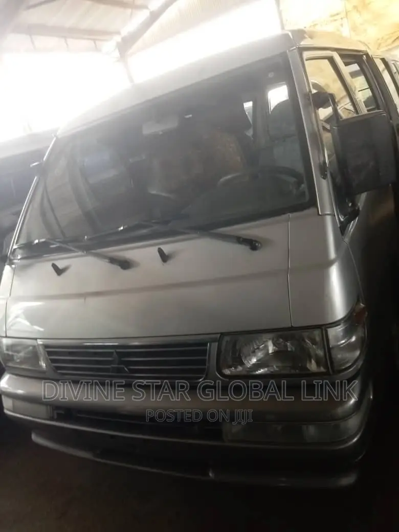 Mitsubishi L300 2005 Silver