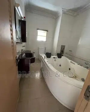 3bdrm Block of Flats in Utako for rent