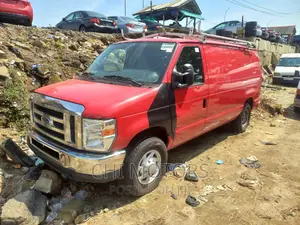 Photo - Ford E350 2013 Red