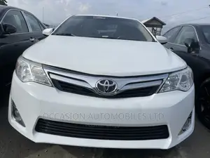 Toyota Camry XLE V6 4dr Sedan (3.5L 6cyl 6A) 2013 White