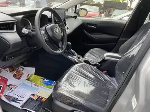Toyota Corolla LE 2021 Silver