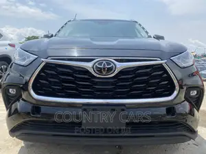 Toyota Highlander Limited 2022 Matt Black