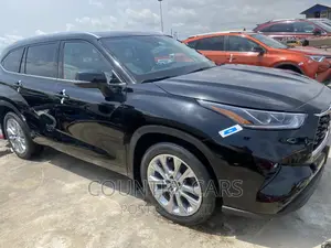 Toyota Highlander Limited 2022 Matt Black