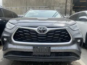 Toyota Highlander XLE 2021 Gray