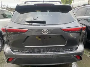 Toyota Highlander XLE 2021 Gray