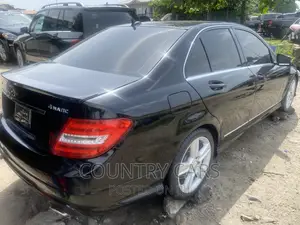 Mercedes-Benz C300 Sport 4Matic Sedan AWD (3.5L 6cyl 7A) 2013 Black
