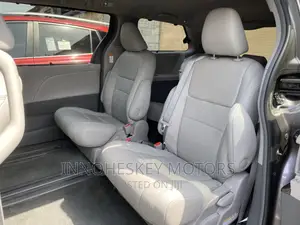 Toyota Sienna 2016 Gray