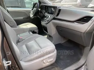 Toyota Sienna 2016 Gray