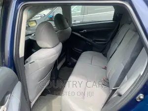 Toyota Matrix Hatchback FWD (1.8L 4cyl 5M) 2010 Blue
