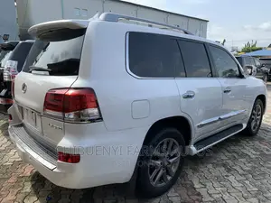 Lexus LX 570 AWD 2015