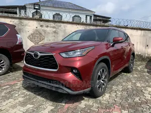 Toyota Highlander XLE 2022 Red