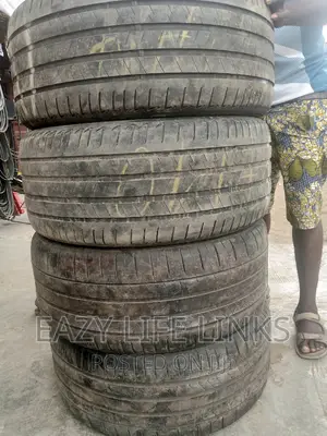 275/40r20 Tokunbo Tires for Toyota