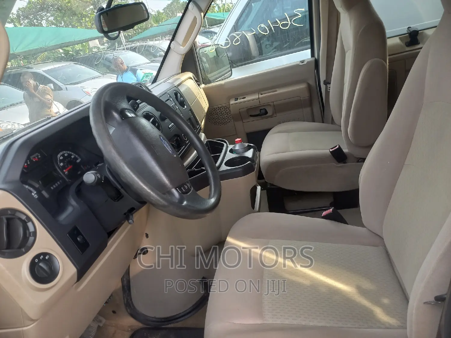 Ford E350 2012 Gold