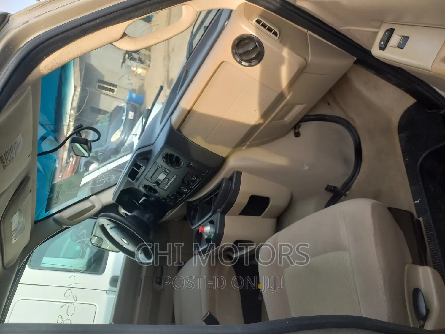 Ford E350 2012 Gold