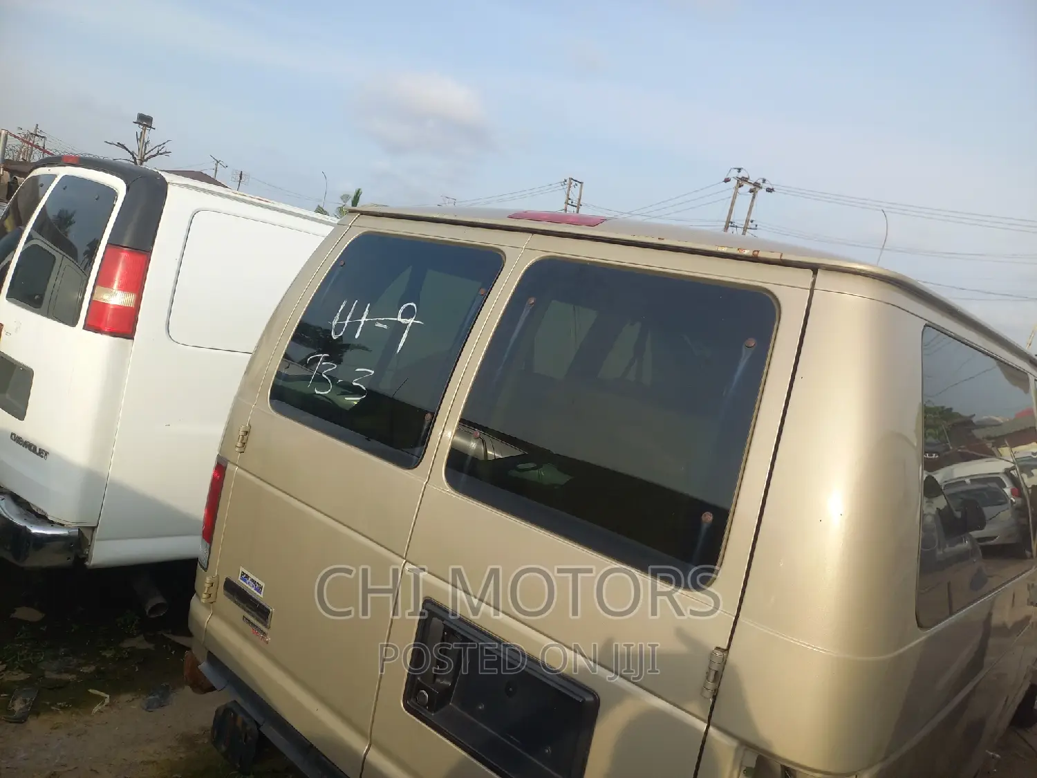 Ford E350 2012 Gold