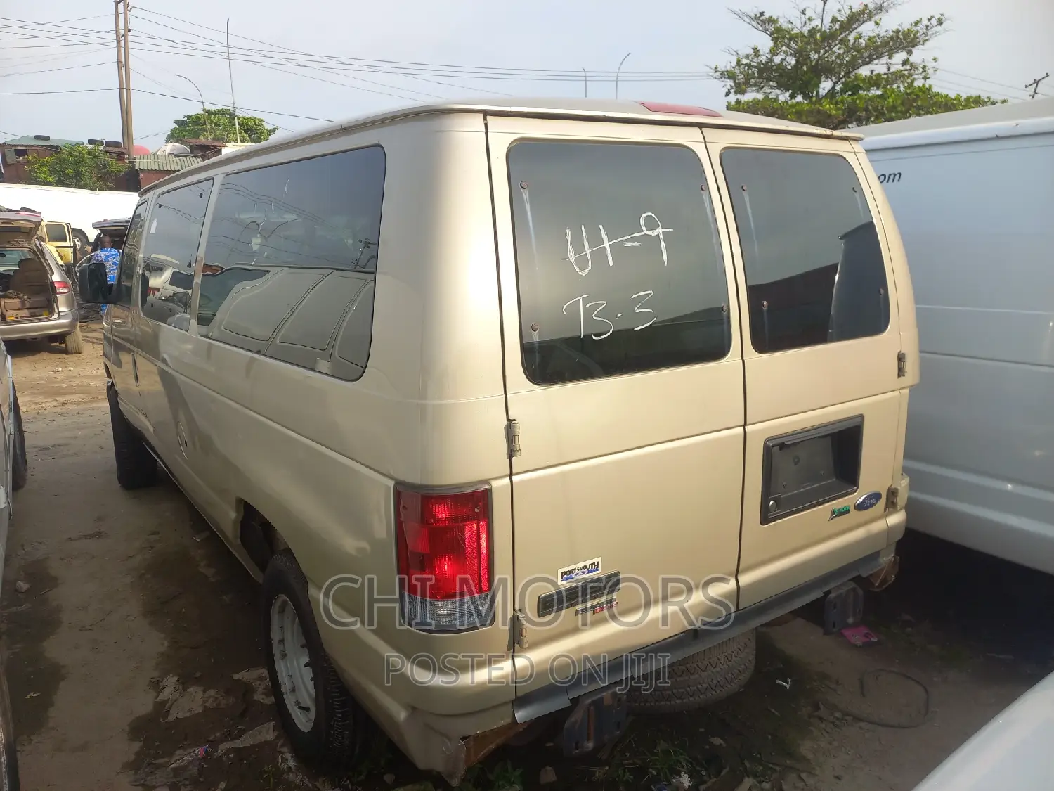 Ford E350 2012 Gold