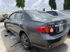 Toyota Corolla LE 4dr Sedan (1.8L 4cyl 4A) 2010 Gray