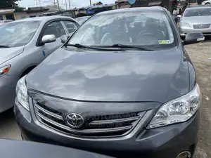 Toyota Corolla LE 4dr Sedan (1.8L 4cyl 4A) 2013 Gray