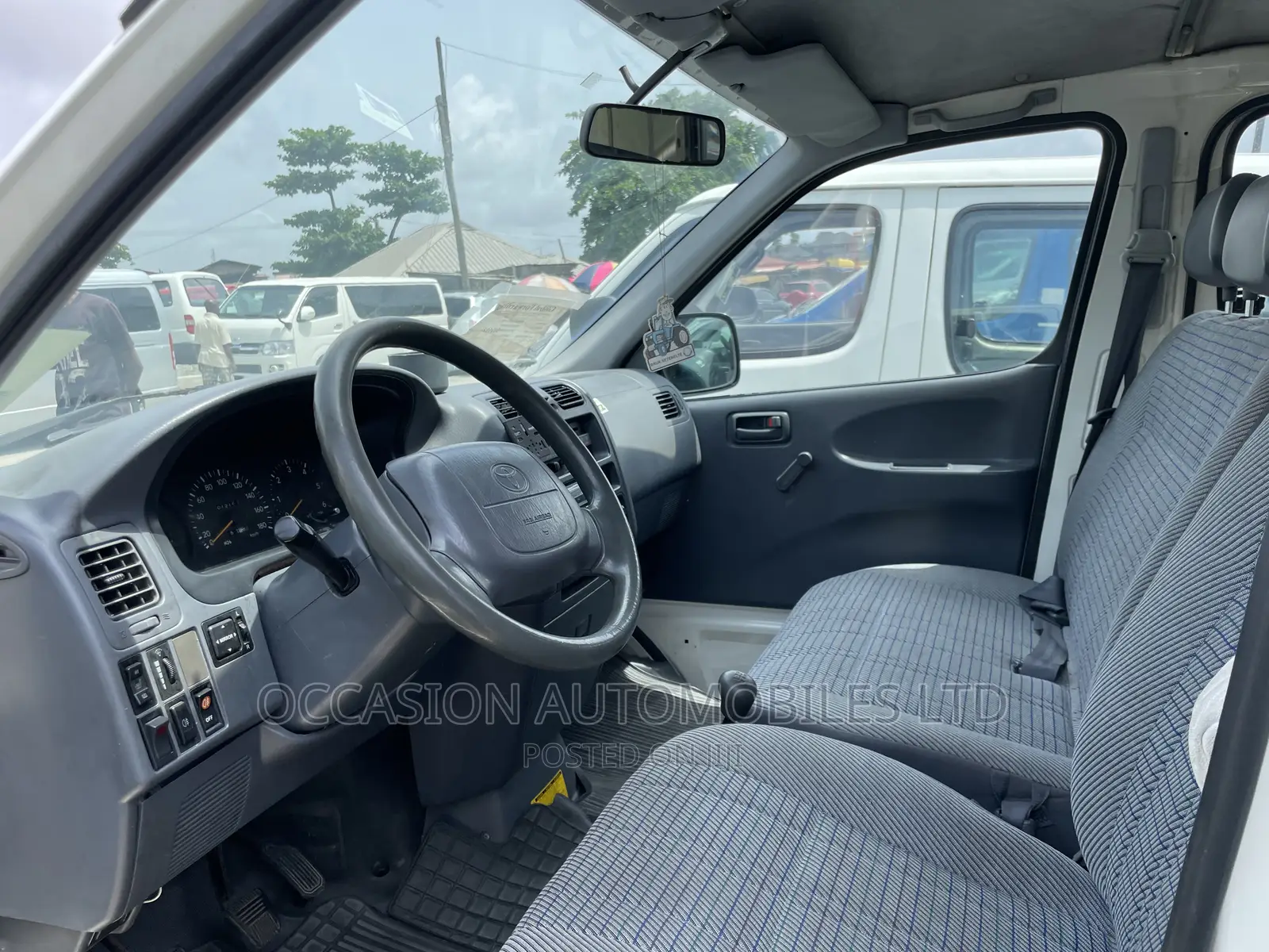 Toyota HiAce 2004 White