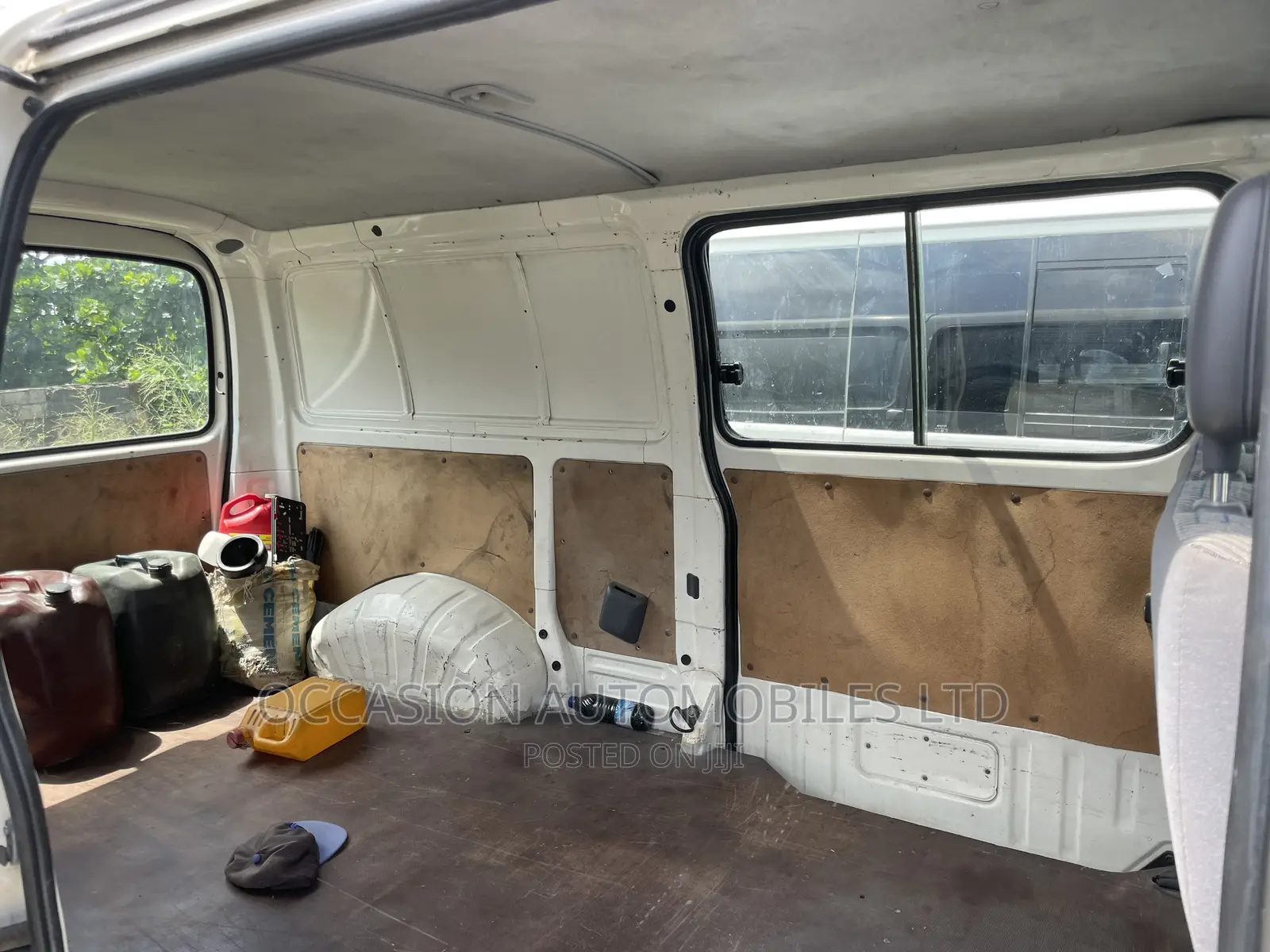 Toyota HiAce 2004 White