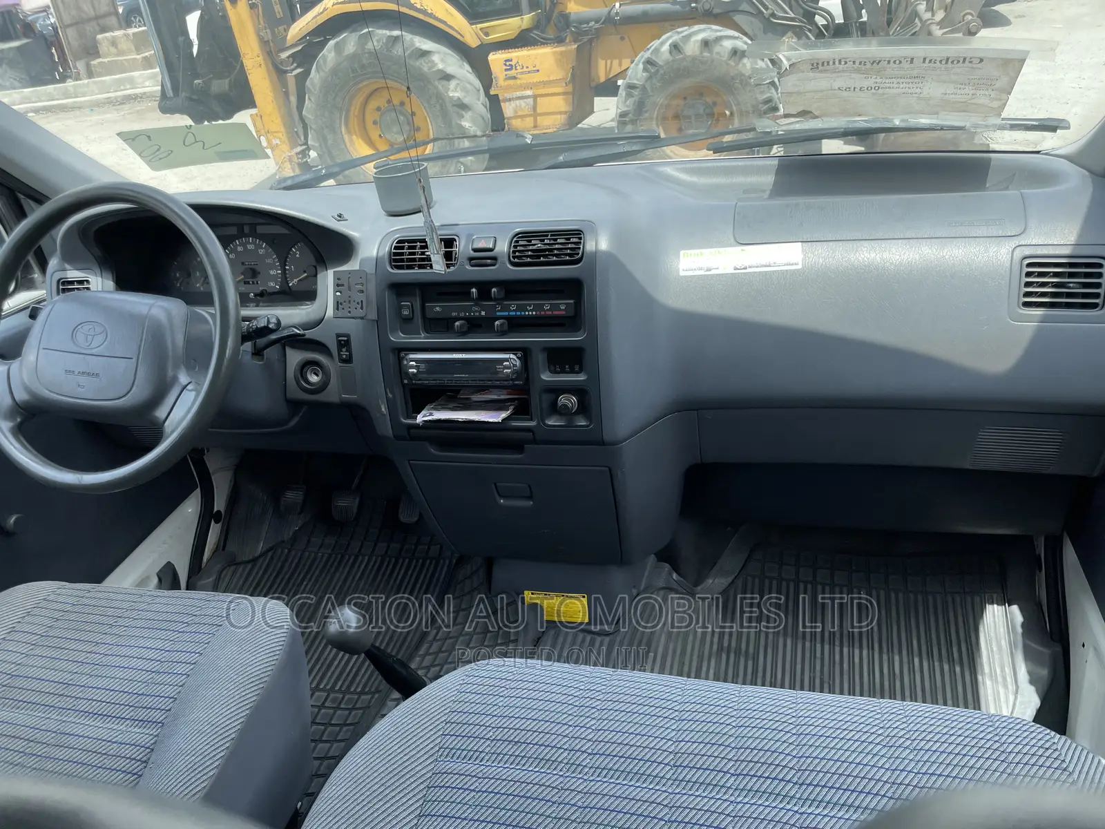 Toyota HiAce 2004 White