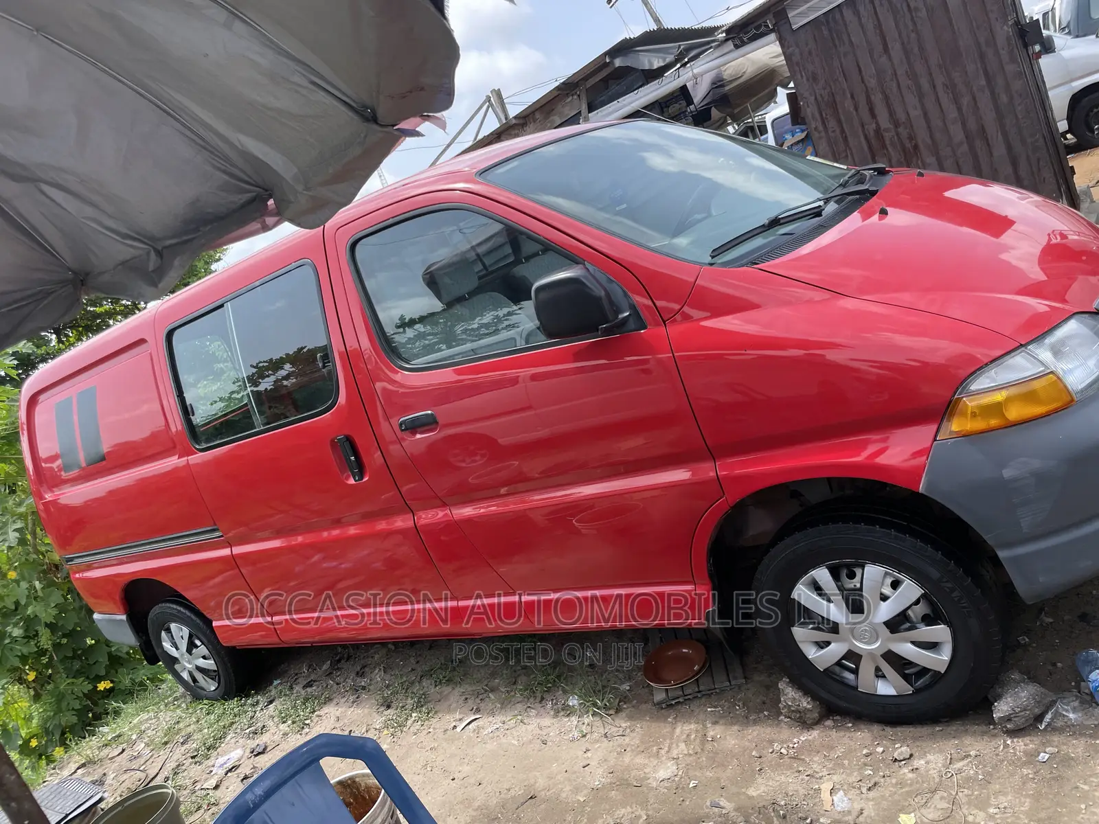 Toyota HiAce 2004 Red