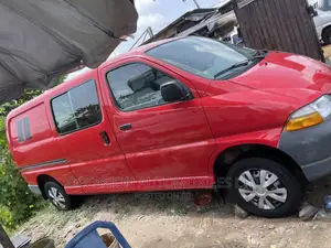 Toyota HiAce 2004 Red