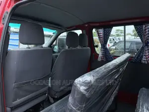 Toyota HiAce 2003 Red