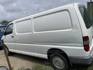 Toyota HiAce 2003 White