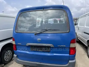 Toyota HiAce 2004 Blue