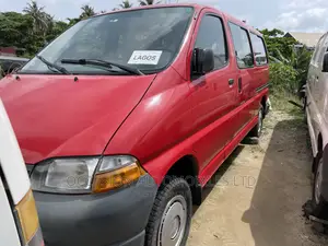 Toyota HiAce 2003 Red