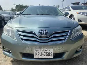 Toyota Camry XLE V6 4dr Sedan (3.5L 6cyl 6A) 2011 Green