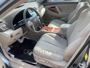 Toyota Camry XLE V6 4dr Sedan (3.5L 6cyl 6A) 2011 Green