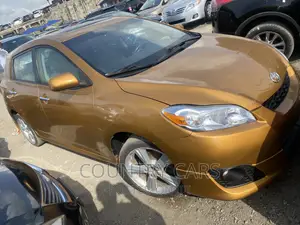Toyota Matrix 2009 Gold