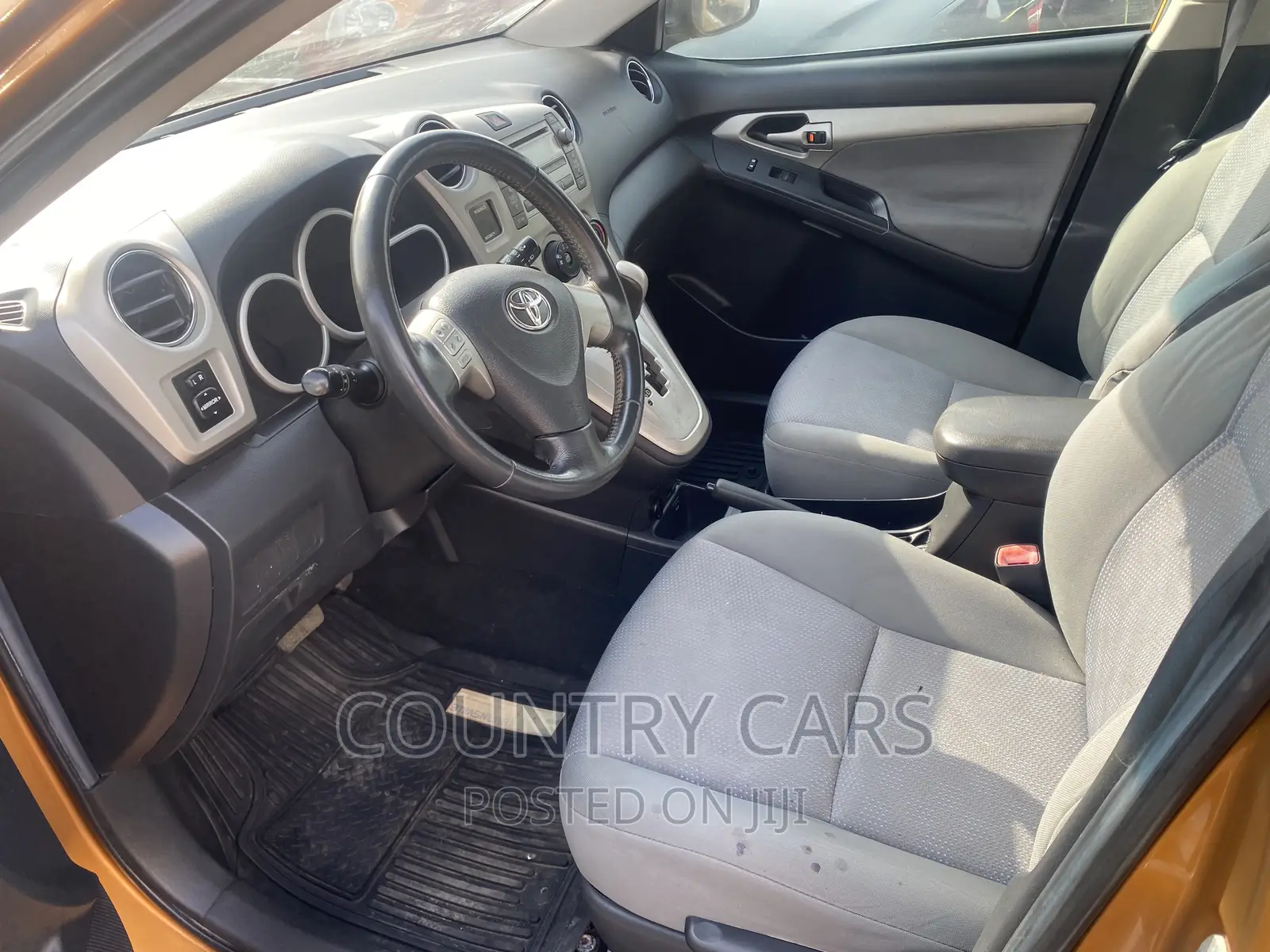 Toyota Matrix 2009 Gold