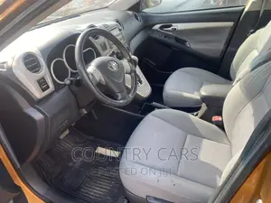 Toyota Matrix 2009 Gold