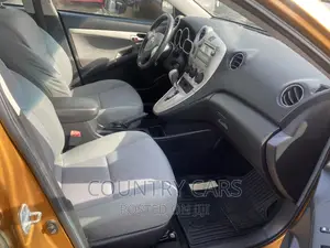 Toyota Matrix 2009 Gold