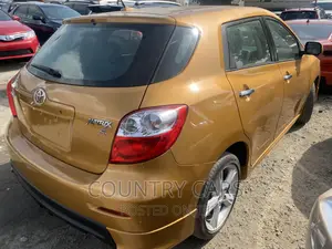 Toyota Matrix 2009 Gold