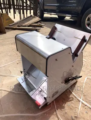 All Round Quality Stainless Bread Slicer