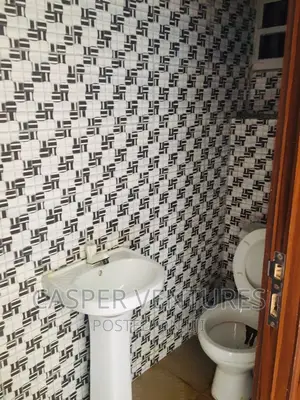 1bdrm Room & Parlour in Chevy View, Chevron for rent