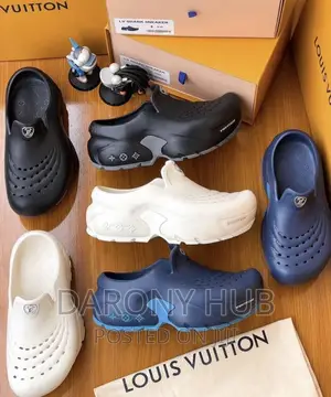 Best Luxury Louis Vuitton Crocs for Men_black/Blue/Cream