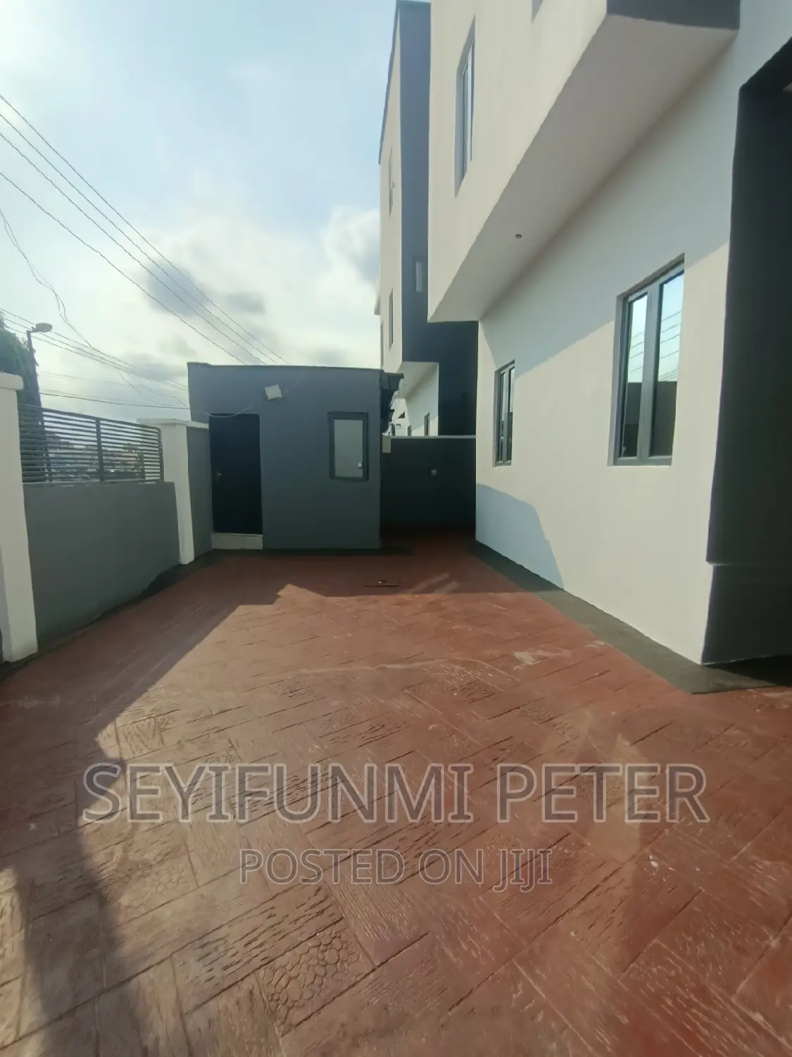 Furnished 4bdrm Duplex in Gateway Zone Estate, for sale