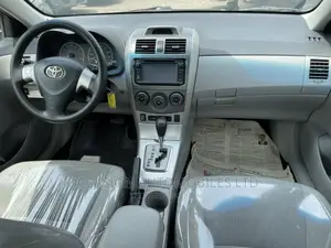 Toyota Corolla LE Special Edition 4dr Sedan (1.8L 4cyl 4A) 2013 Gray