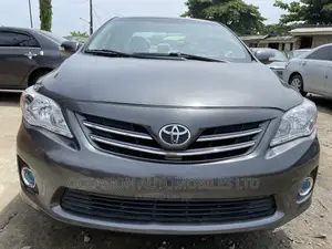 Toyota Corolla LE Special Edition 4dr Sedan (1.8L 4cyl 4A) 2013 Gray